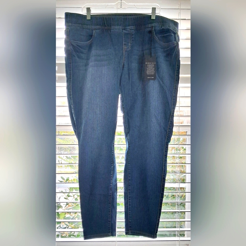 Torrid Lean Jean Cascade Medium Wash Sz 2 NWT